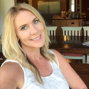 Meet your Posher, Elise